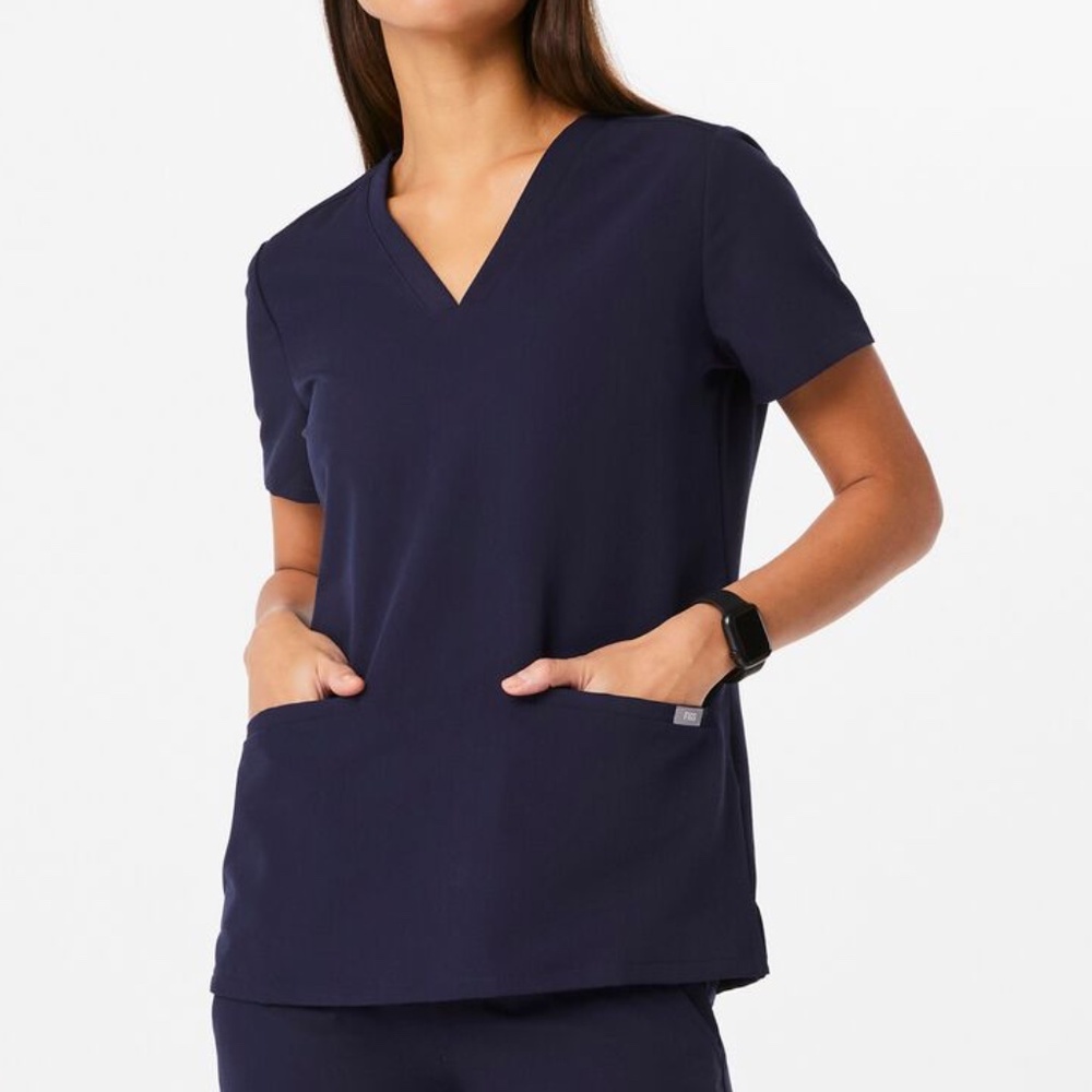 FIGS Casma Three-Pocket Scrub Top - Navy